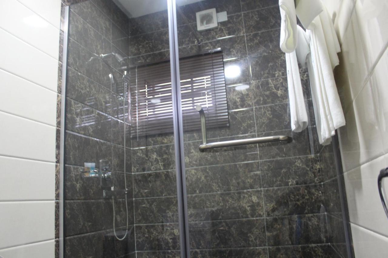 Urban Metro Inn Lagos Exterior foto